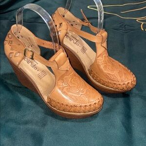 Ricardo Artesanías Mexican Leather Weaved, Rose Print Tan Wedge Sandals